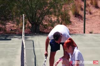 Теннисистка Lauren Phillips ублажает своего партнера